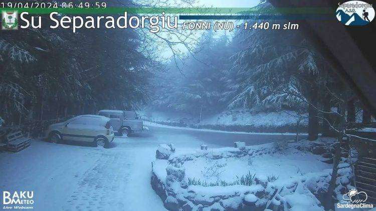 Neve nel nuorese, risveglio bianco in quota in Sardegna