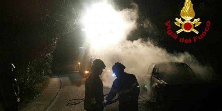 Loiri Porto San Paolo, in fiamme pick up: intervento dei Vigili del Fuoco