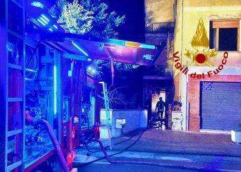 Dolianova, incendio in una palazzina: due persone soccorse