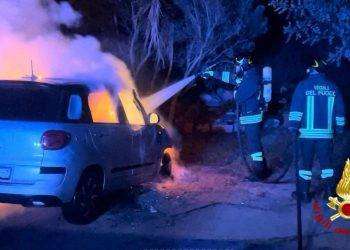 Altra auto incendiata a Olbia, le fiamme in via Barcellona