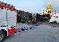 Arzachena, in fiamme portone di un night club