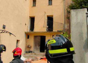 Terrore a Laconi, esplosione per una fuga di gas: due feriti