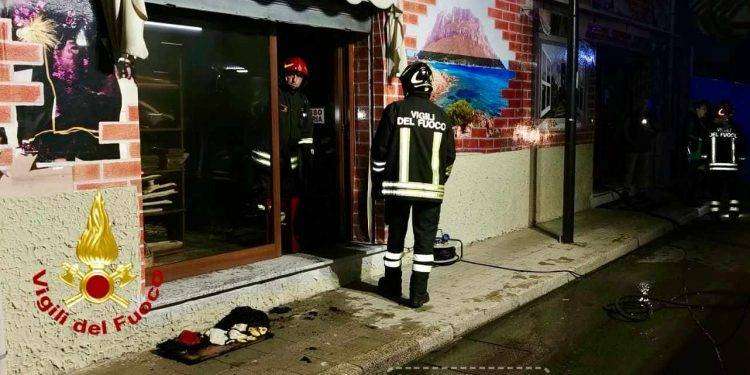 Olbia, trattoria distrutta dalle fiamme: paura nella notte