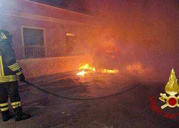 Olbia, auto in fiamme in via Ghiberti