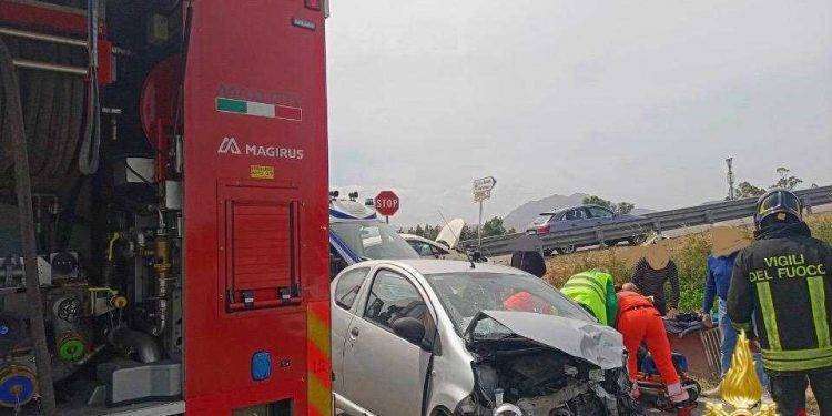 Schianto tra due auto all’uscita di Olbia, automobilista in ospedale