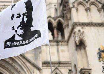 Quinto anno di carcere per Assange, intervista a Sara Chessa