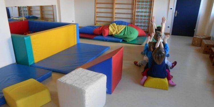 Bimbi maltrattati in asilo nido, arrestata maestra