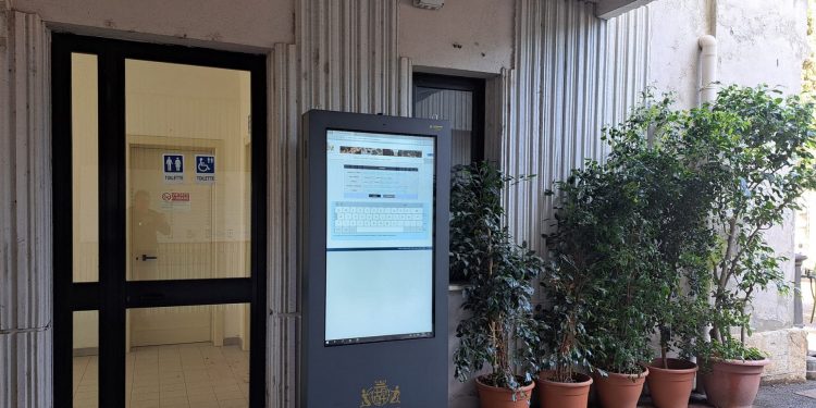 Installati nei cimiteri di Cagliari i nuovi Totem digitali interattivi