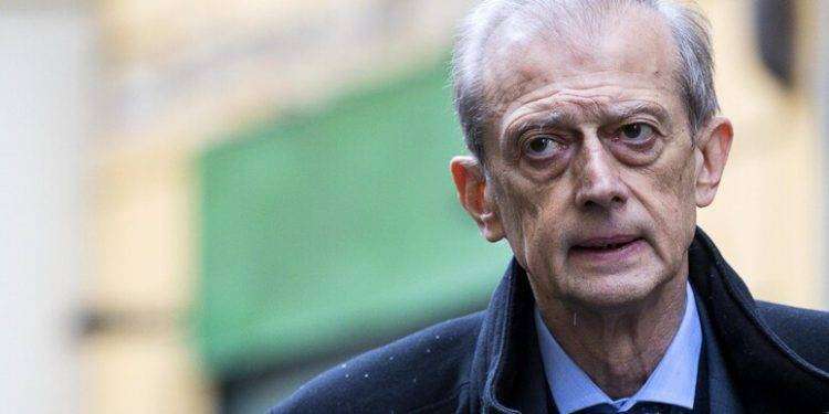 Fassino denunciato, acquisito il video interno al duty free