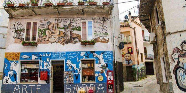 Fucilate su ex municipio Orgosolo, paura per gruppo di ballo