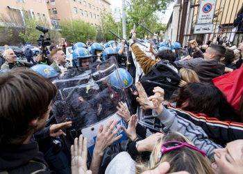 ‘Fuori la guerra dagli atenei’, scontri a La Sapienza