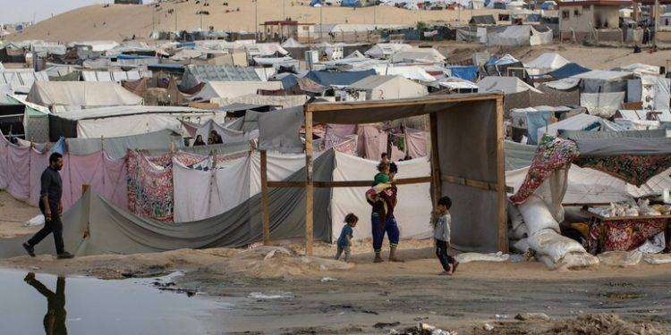 Al Jazeera, almeno 27 palestinesi morti in raid del regime israeliano su Gaza