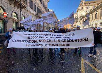 Poste Italiane, la rivolta dei precari. Lottiamo Insieme: «Il 17 aprile tutti a Roma»