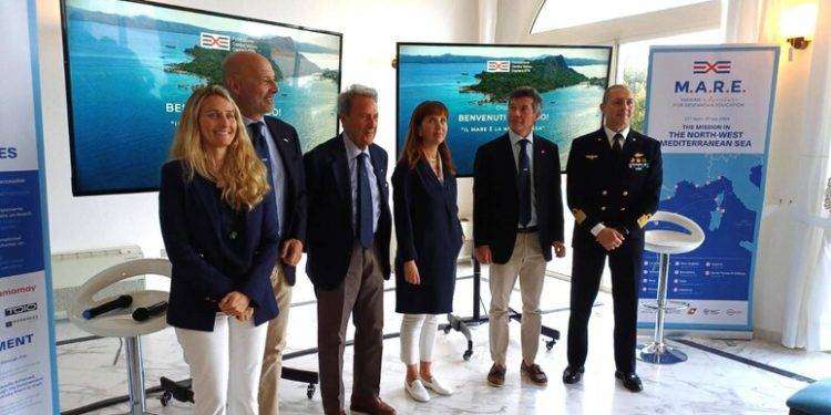 Il catamarano One solca il Mediterraneo per la salute del mare