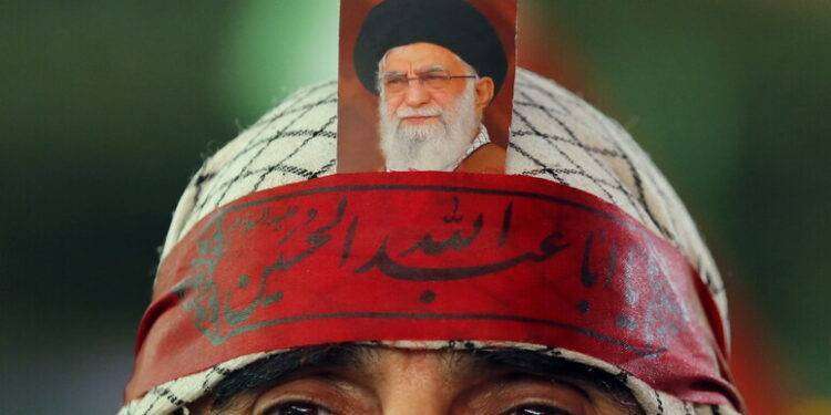 Khamenei, puniremo Israele per l’attacco a Damasco