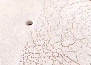 Le ferite di paesaggi fisici e dell’anima rivivono in una mostra