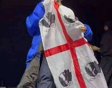 Mahmood in concerto con i Quattro Mori: “Un botto di sardi”