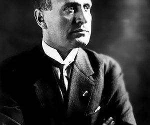 Mussolini e gerarchi non più cittadini onorari a Ustica