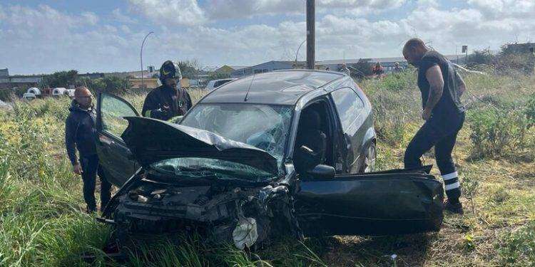 Cerca di uccidere l’ex schiantandosi contro la sua auto, fermato