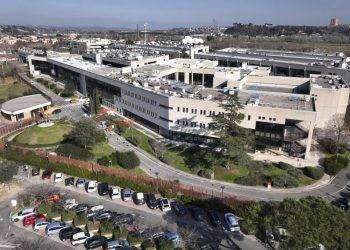 Roma, cento fiocchi neri davanti alla Rai in ricordo dei giornalisti palestinesi uccisi