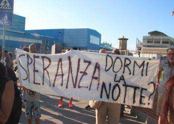 L’ex ministro Speranza contestato duramente a Ostia