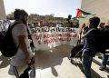 Studenti Sapienza in sciopero della fame e incatenati