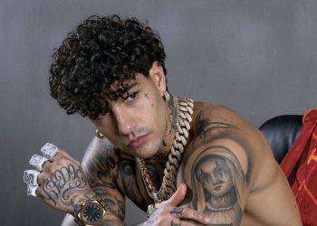 Tony Effe saldo in vetta alla hit parade, Knopfler solo quinto