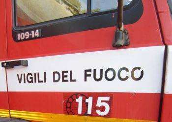 Resta incastrato tra cabina e porta ascensore, morto operaio