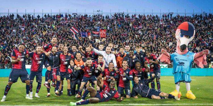 Calcio: il Cagliari in vetta a classifica nella corsa salvezza
