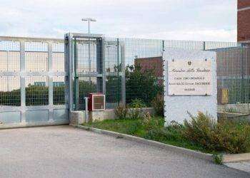 Carceri: pugni ad agente penitenziario nell’istituto di Sassari