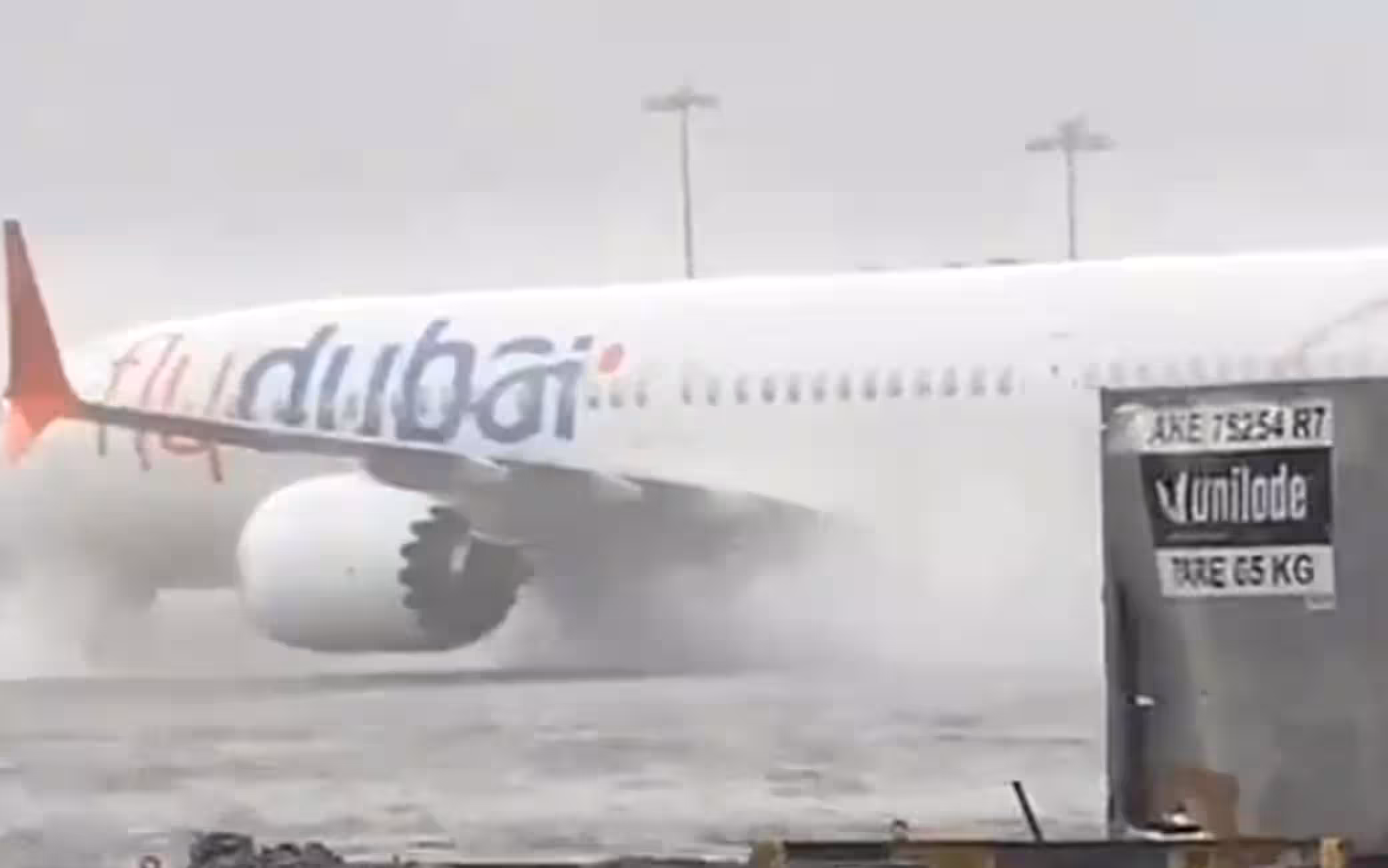 La pioggia artificiale tra le cause dell’alluvione a Dubai, è polemica sul cloud seeding