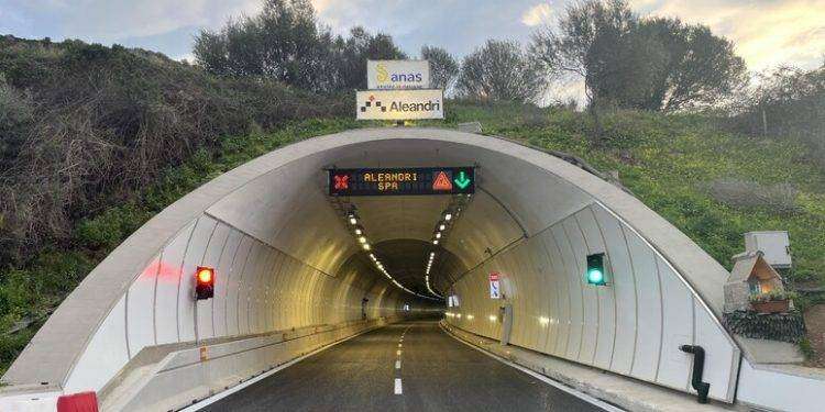 Tamponamento in galleria sulla 131 a Budoni, un ferito grave