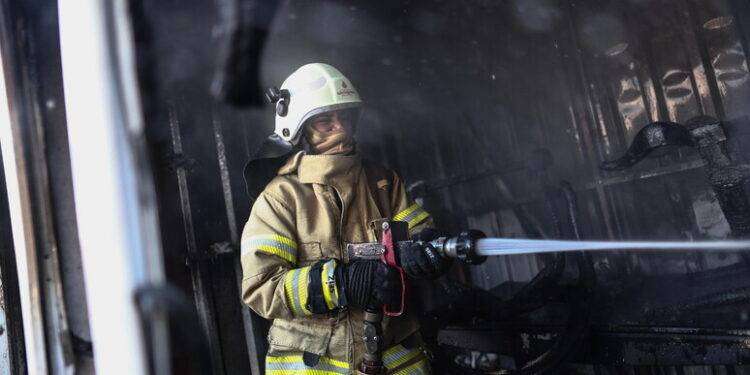 Incendio in un edificio a Istanbul, 15 morti e otto feriti