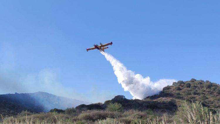 Domato il vastissimo incendio di Sarroch