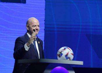 Calcio: tifosi del Cagliari contro Infantino, “ha tifato Inter”