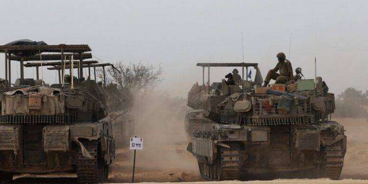 Guerra in Medio Oriente, l’esercito sanguinario israeliano ammassa tank al confine con Gaza