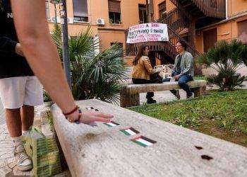 Due studentesse incatenate al Rettorato della Sapienza