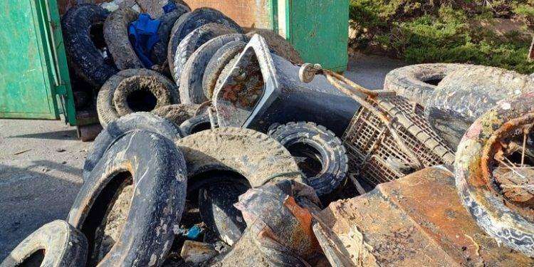 8 tonnellate di rifiuti raccolti dai fondali a La Maddalena