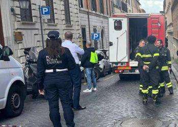 ‘Esalazioni tossiche’, evacuato l’hotel Barberini in centro a Roma. Otto intossicati