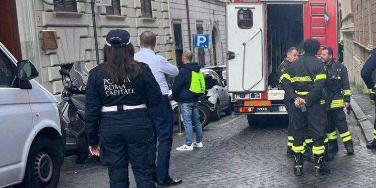 ‘Esalazioni tossiche’, evacuato l’hotel Barberini in centro a Roma. Otto intossicati