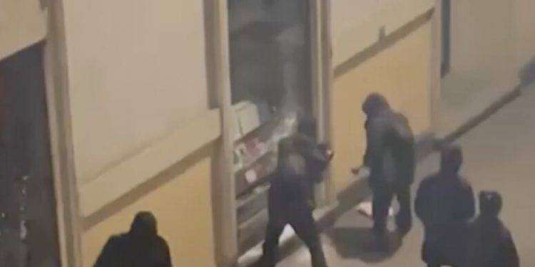 Scontri al corteo per Cospito a Torino, 18 misure cautelari