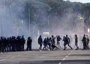 Roma-Lazio, scontri tra tifosi vicino all’Olimpico