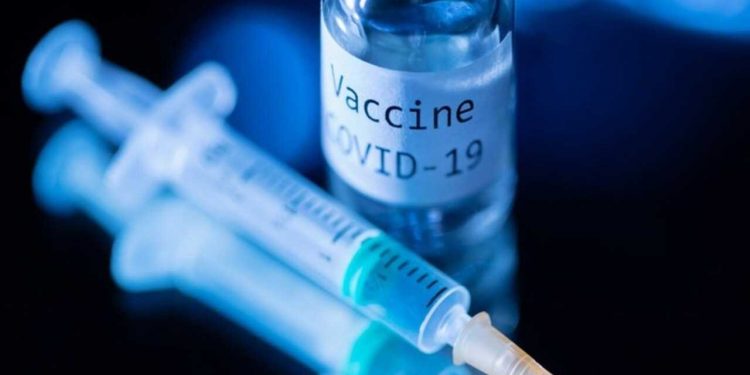 Vaccino Covid, lo studio su 99 milioni di vaccinati: miocardite, pericardite, trombosi