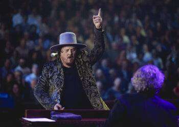 Zucchero: ‘In tempi bui abbiamo bisogno di divertirci’