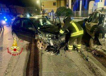 Olbia, sbanda e finisce contro una Panda parcheggiata: un ferito