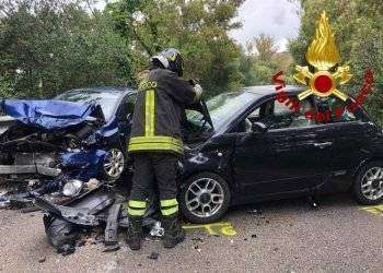 Arzachena, scontro frontale: estratte dalle lamiere tre persone