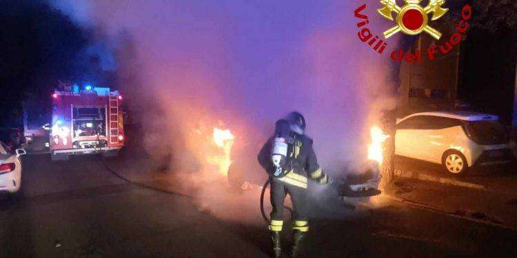 Nuoro, nella notte due auto in fiamme