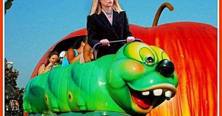 Meloni e il giro a bordo di un mezzo tattico militare: il web si scatena