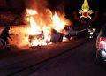 Paura nella notte a Nuoro: allarme per due auto incendiate