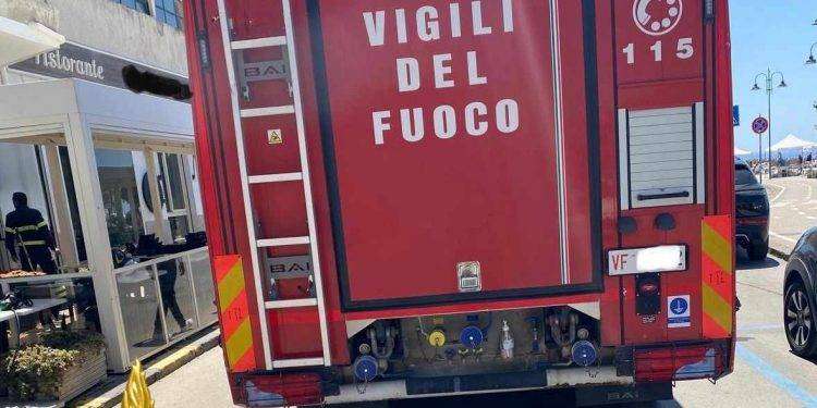 Alghero, prende fuoco la cucina in un ristorante: in azione i Vigili del Fuoco